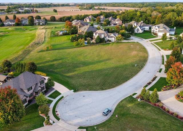 Property at 2218 W Augusta Dr, Dunlap, IL 61525