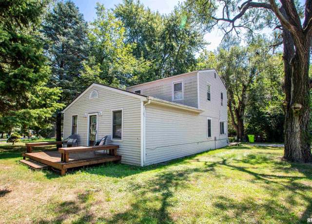 Property at 2036 W Richwoods Blvd, Peoria, IL 61604, 2 beds, 2 baths