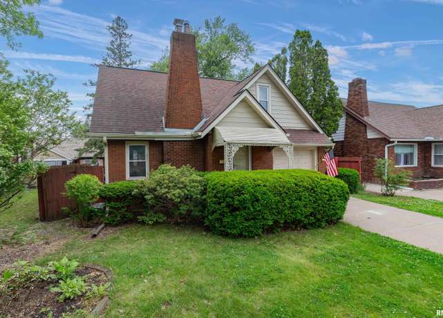 Property at 2036 40th St, Rock Island, IL 61201, 2 beds, 1 bath