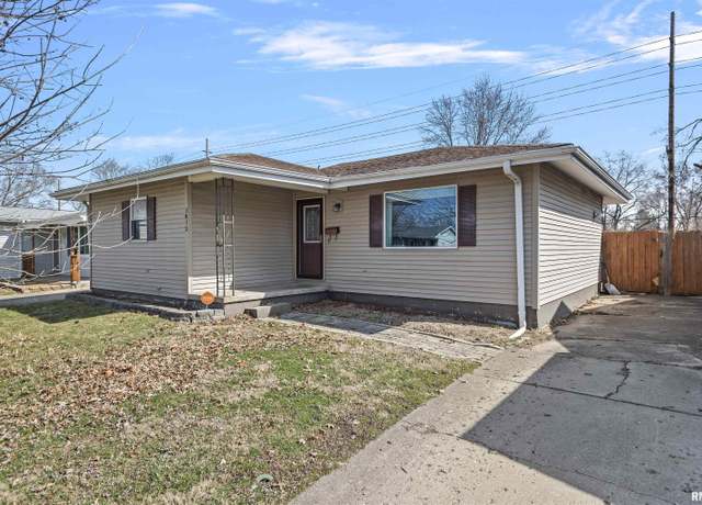 Property at 1812 Camden St, Springfield, IL 62702, 3 beds, 2 baths