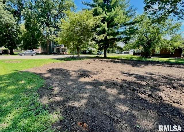 Property at 412 W 1st St, Taylorville, IL 62568