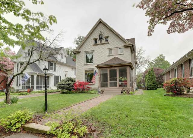 Property at 2020 Grove Ave, Quincy, IL 62301, 4 beds, 1.5 baths