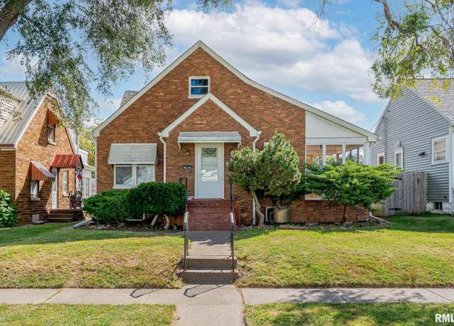 Property at 2029 Fillmore St, Davenport, IA 52804, 2 beds, 1 bath