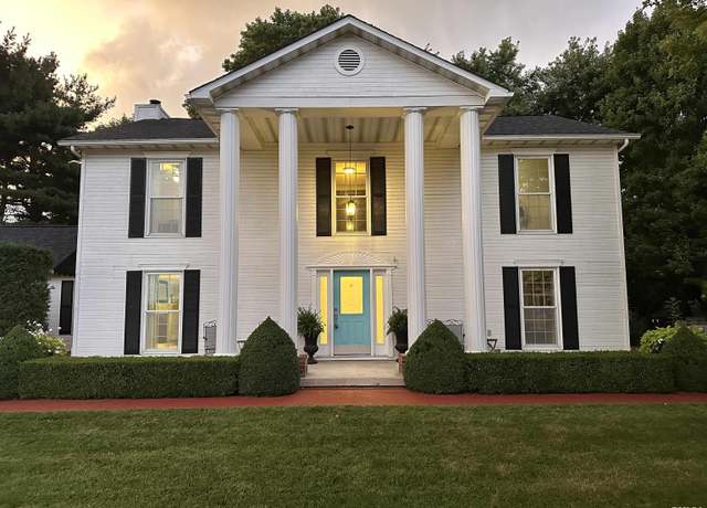 Property at 14 Nob Hill Dr, Jacksonville, IL 62650, 3 beds, 2.5 baths
