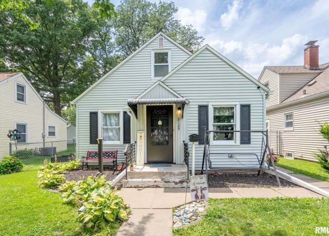 Property at 2129 4th St, Moline, IL 61265, 3 beds, 1.5 baths