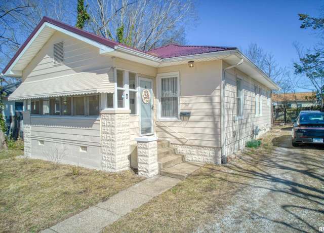 Property at 517 N Michaels St, Carbondale, IL 62901, 2 beds, 1 bath