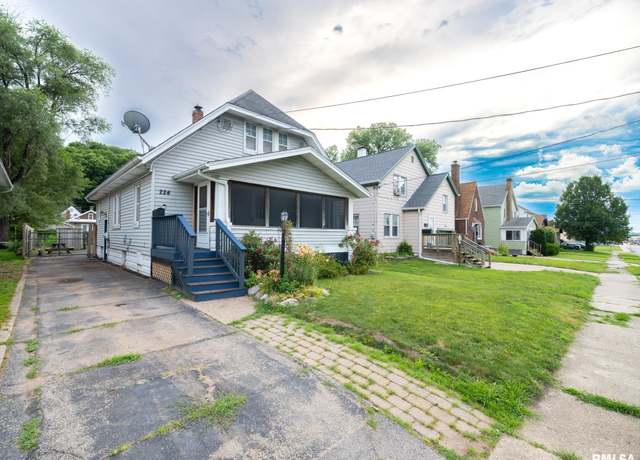 Property at 224 Everett St, East Peoria, IL 61611, 3 beds, 1.5 baths