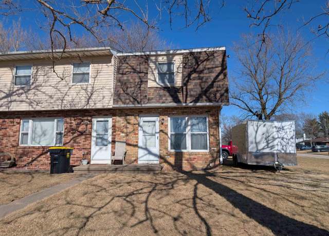 Property at 21 Manor Dr, Park View, IA 52748, 2 beds, 1 bath