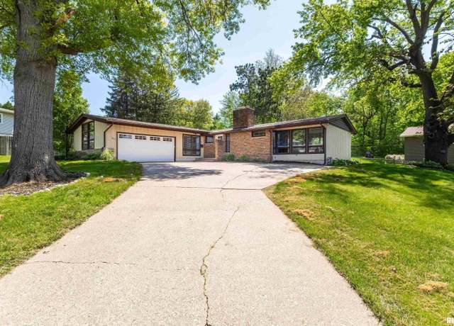 Property at 2515 Harmony Dr, Bettendorf, IA 52722, 3 beds, 2.5 baths