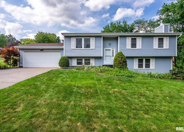 Property at 2904 E 39th St, Davenport, IA 52807, 3 beds, 2.5 baths