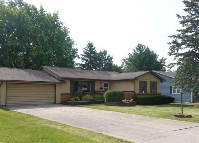 Property at 507 Isle Royale Rd, Galesburg, IL 61401, 3 beds, 1.5 baths