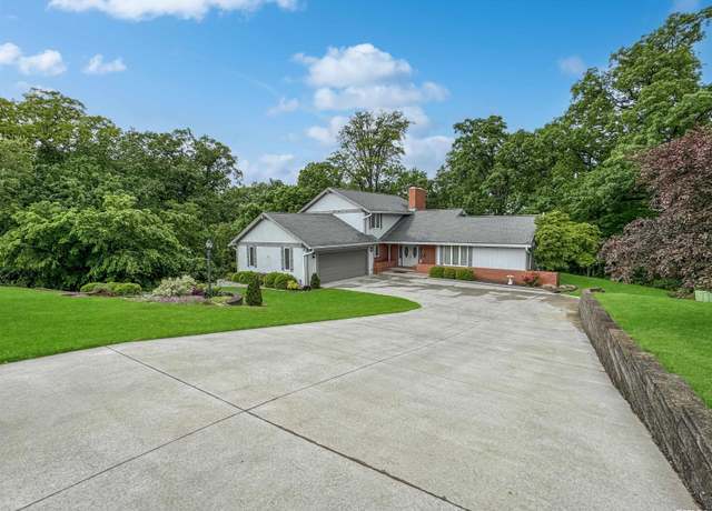 Property at 207 Windridge Dr, Washington, IL 61571, 4 beds, 4 baths