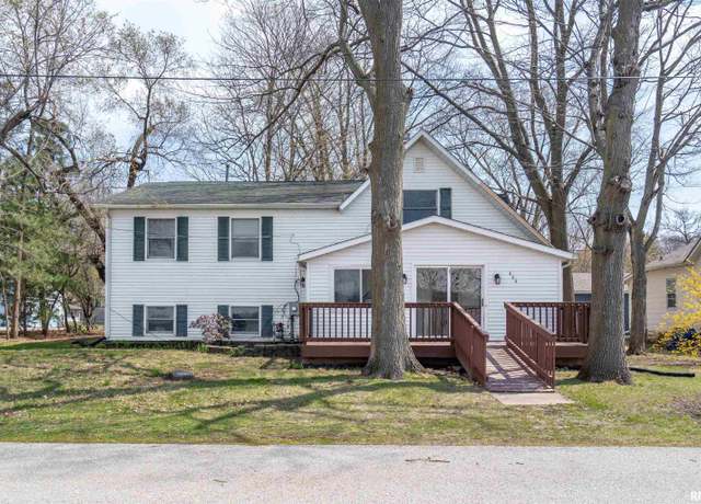 Property at 404 1st Ave, Hampton, IL 61256, 7 beds, 2 baths