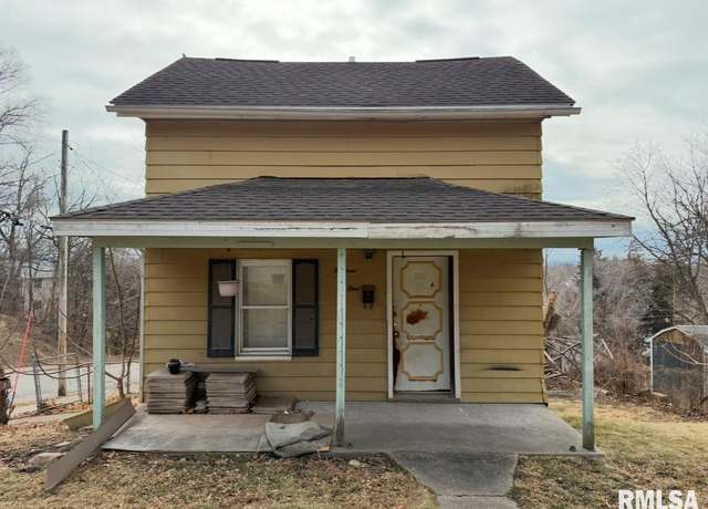 Property at 1401 W 10th St, Davenport, IA 52804, 2 beds, 1 bath