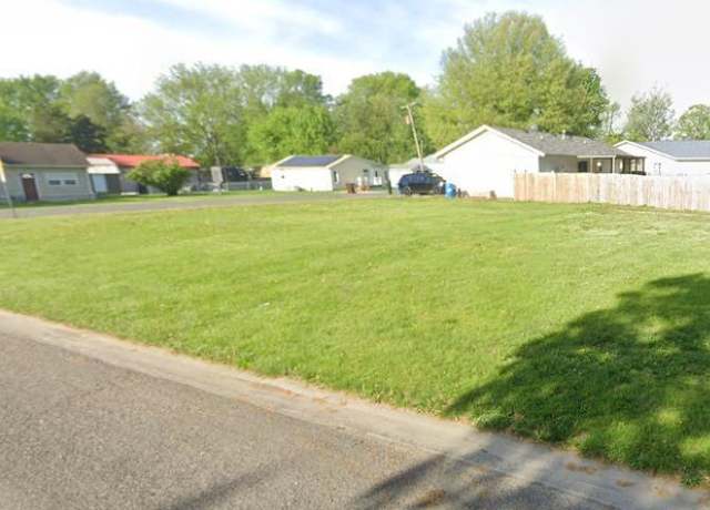 Property at 1601 W Elm St, Taylorville, IL 62568