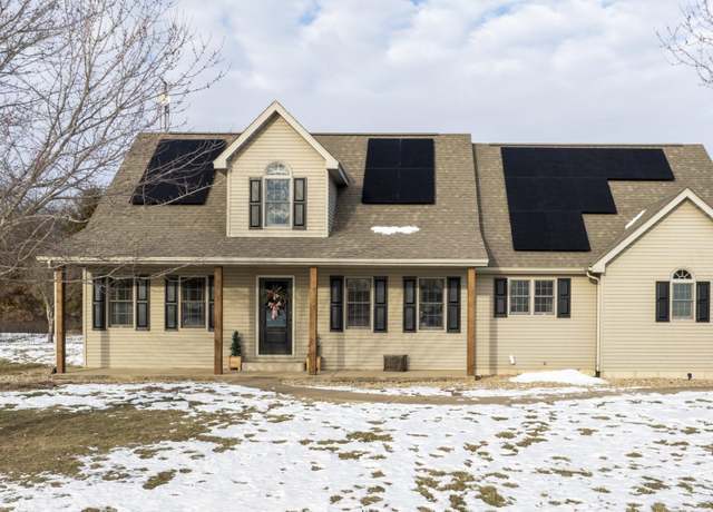 Property at 35545 Route 111 Hwy, Modesto, IL 62667, 3 beds, 2.5 baths