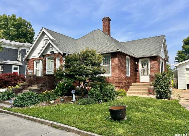 Property at 518 S Church St, Jacksonville, IL 62650, 2 beds, 1.5 baths