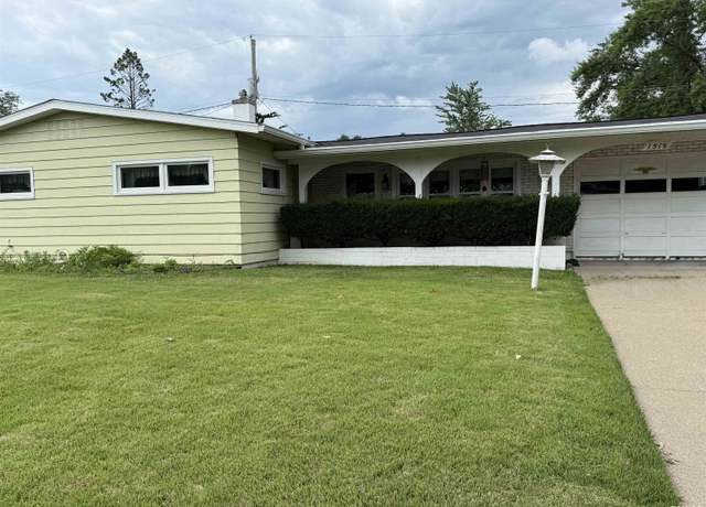 Property at 1519 W Garfield St, Davenport, IA 52804, 3 beds, 2 baths