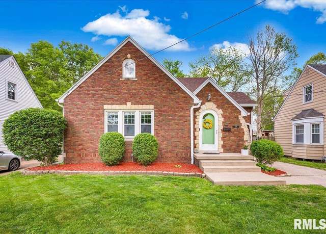 Property at 106 N Fairway Dr, West Peoria, IL 61604, 3 beds, 2.5 baths