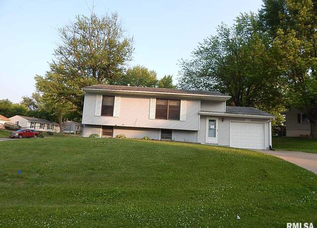 Property at 4125 Cresthill Dr, Davenport, IA 52806, 4 beds, 2 baths