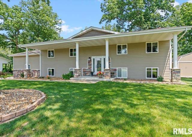 Property at 6 Lakeview Rd, Taylorville, IL 62568, 4 beds, 3 baths