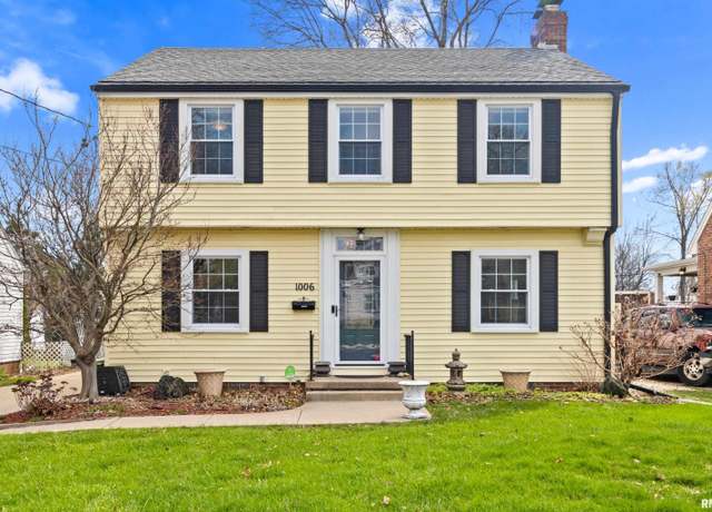 Property at 1006 E Seneca Pl, Peoria, IL 61603, 3 beds, 2.5 baths