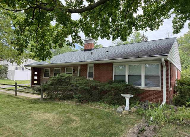 Property at 5204 N Sherwood Ave, Peoria, IL 61614, 3 beds, 1 bath