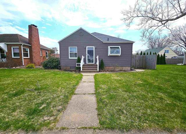 Property at 2313 E Lombard St, Davenport, IA 52803, 3 beds, 1.5 baths