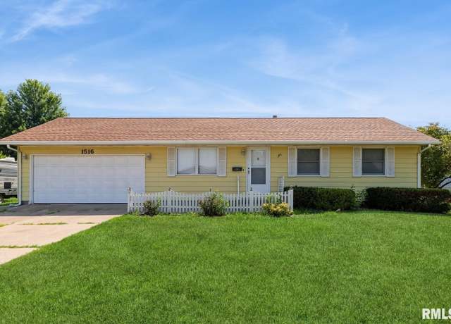 Property at 1516 7th Ave, Camanche, IA 52730, 4 beds, 2 baths