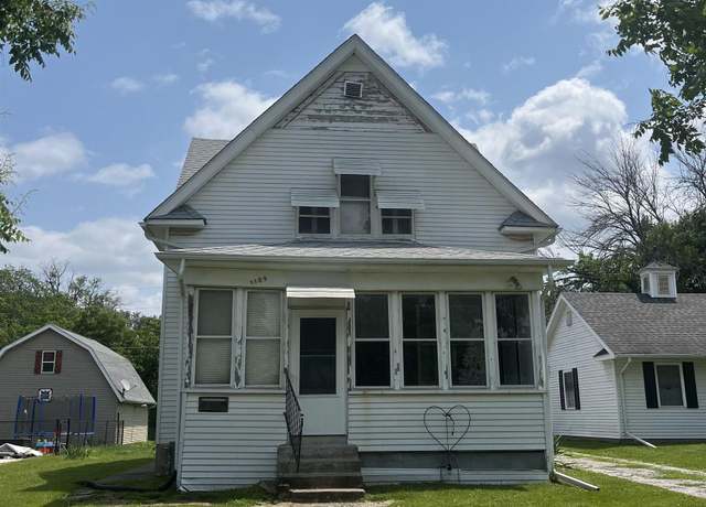 Property at 1109 S Michigan St, Davenport, IA 52802, 2 beds, 2 baths