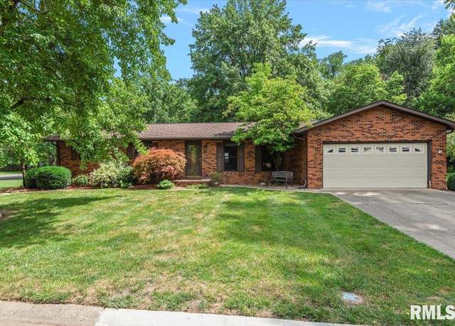 Property at 33 Sarah Ave, Springfield, IL 62703, 3 beds, 2 baths