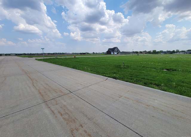 Property at 835 Darnall Dr, Geneseo, IL 61254