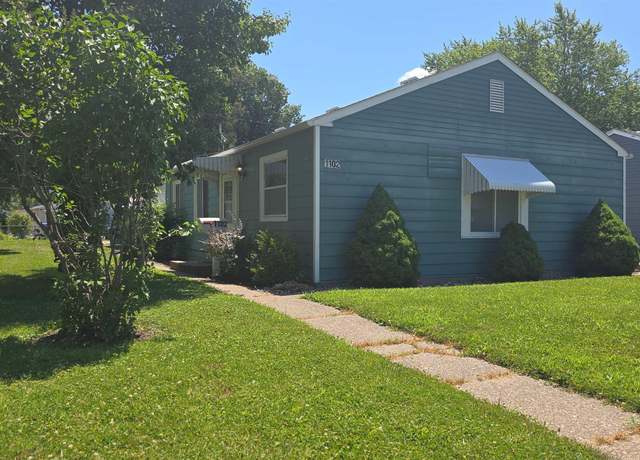Property at 1102 40th St, Moline, IL 61265, 3 beds, 1 bath