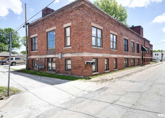 Property at 629 W Adams St, Taylorville, IL 62568, 9 beds, 7 baths