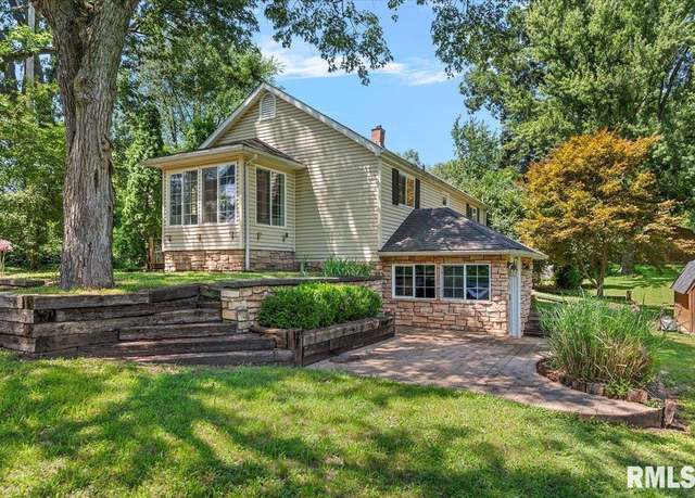 Property at 840 W Oak Ridge Ave, Springfield, IL 62702, 2 beds, 2 baths