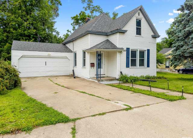 Property at 1114 E Forrest Hill Ave, Peoria, IL 61603, 3 beds, 2 baths