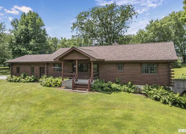 Property at 4830 Wyoming Ave, Davenport, IA 52806, 2 beds, 2.5 baths