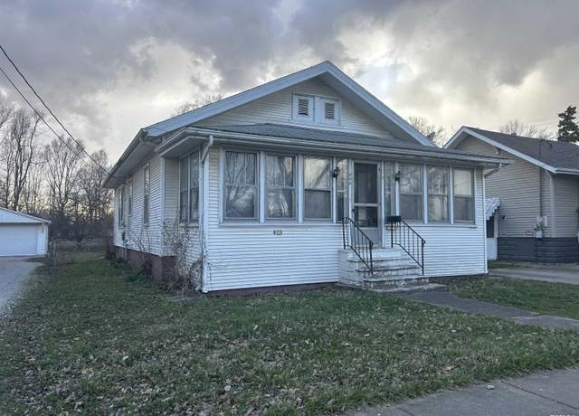 Property at 403 S Cherokee St, Taylorville, IL 62568, 2 beds, 1 bath