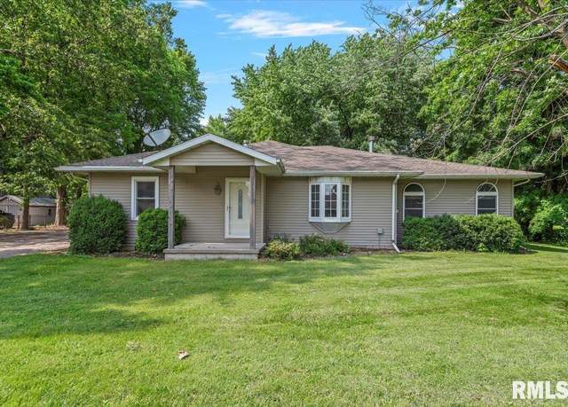Property at 23620 W Jackson St, Athens, IL 62613, 3 beds, 2 baths