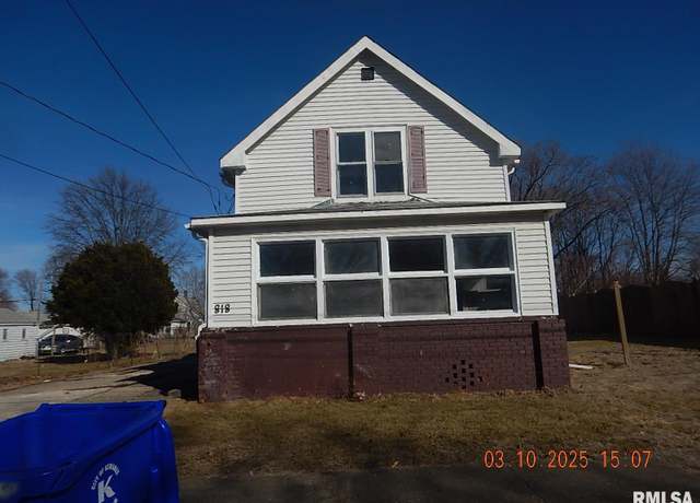 Property at 818 N Elm St, Kewanee, IL 61443, 3 beds, 1 bath