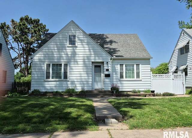 Property at 2124 E Lombard St, Davenport, IA 52803, 3 beds, 1 bath
