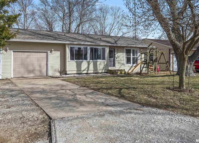 Property at 42 Buckingham Rd, Chatham, IL 62629, 4 beds, 2 baths
