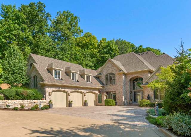 Property at 200 W Ravinwoods Rd, Peoria, IL 61615, 4 beds, 4.5 baths