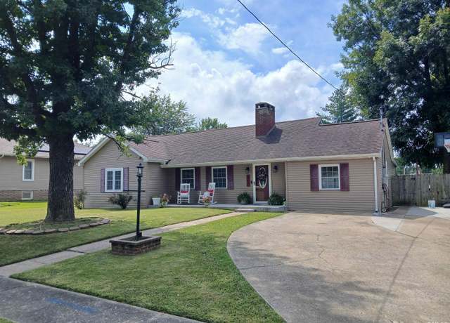 Property at 403 W 8th St, Johnston City, IL 62951, 4 beds, 2 baths