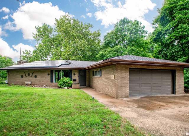 Property at 25 Oriole Ln, Pekin, IL 61554, 4 beds, 2 baths