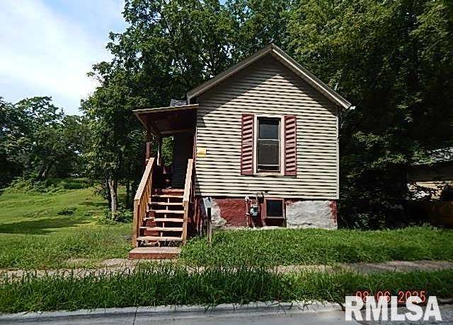 Property at 1504 Christie St, Davenport, IA 52803, 1 bed, 1 bath
