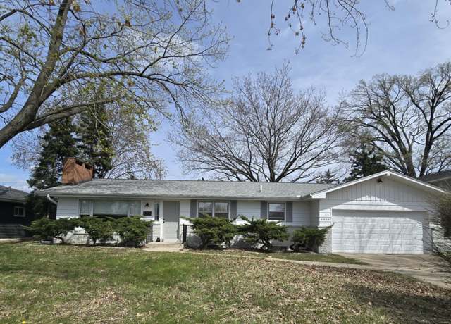 Property at 6404 N Imperial Dr, Peoria, IL 61614, 3 beds, 2.5 baths