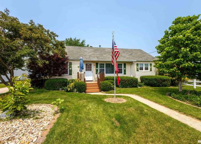 Property at 117 E 9th Ave, Colona, IL 61241, 3 beds, 1.5 baths