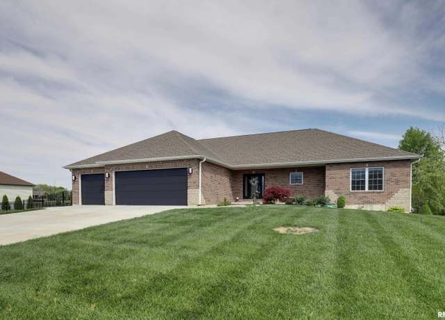 Property at 4328 Harrington Dr, Quincy, IL 62305, 5 beds, 3 baths