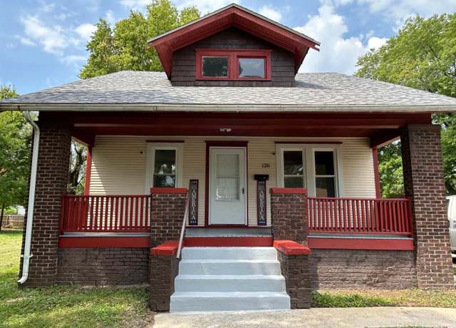 Property at 1211 N Ellis St, Peoria, IL 61606, 5 beds, 2 baths